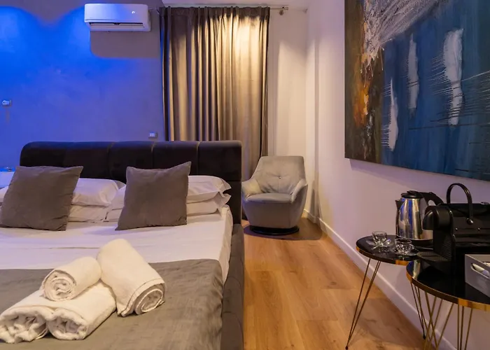 Four Luxury Suite